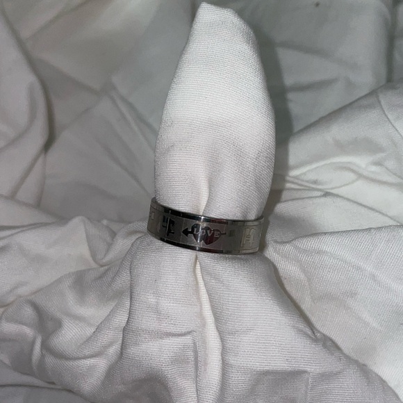 Men’s silver tone stainless steel ring- NEW - Picture 2 of 2
